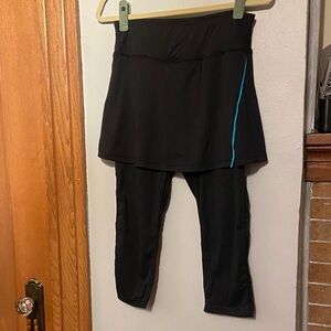 Anivivo wonens Black Skirted cropped Leggings with Blue Accent size L EUC